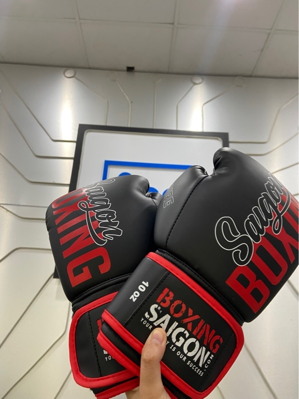 Găng Boxing Saigon - 10OZ - Màu đỏ đen - Ngoại hình: 98% - Body