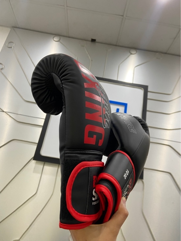 Găng Boxing Saigon - 10OZ - Màu đỏ đen - Ngoại hình: 98% - Body