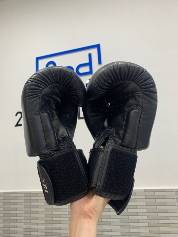 Găng Tay Boxing Twins - 12 OZ - Màu đen - Ngoại hình: 97% - Body