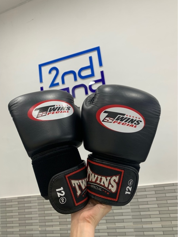 Găng Tay Boxing Twins - 12 OZ - Màu đen - Ngoại hình: 97% - Body
