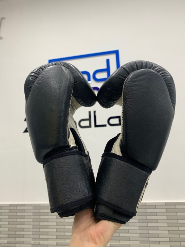 Găng Title Boxing 3.0 Pro Style Leather Boxing Gloves Black - Màu trắng - Ngọa hình: 96% - Body