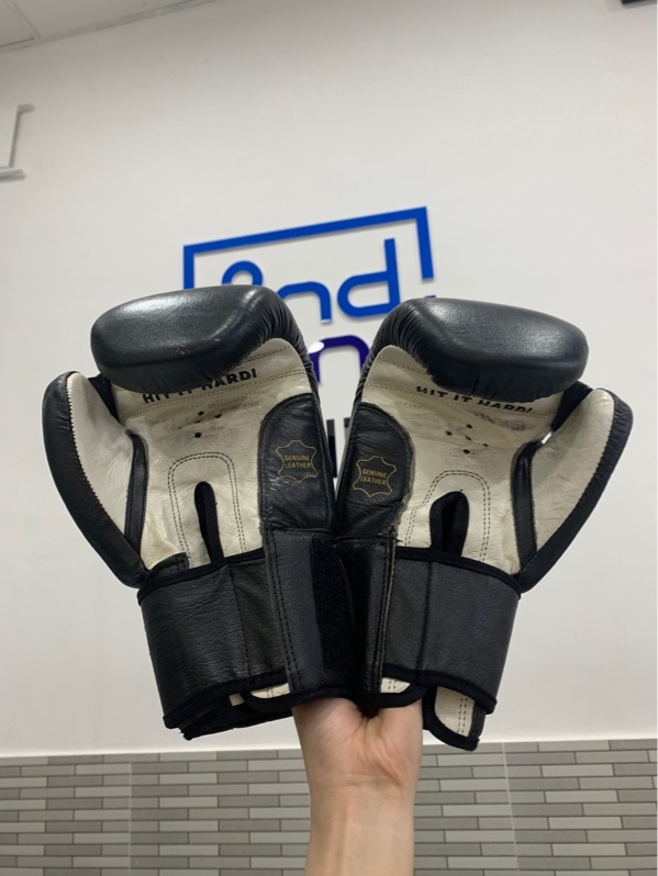 Găng Title Boxing 3.0 Pro Style Leather Boxing Gloves Black - Màu trắng - Ngọa hình: 96% - Body