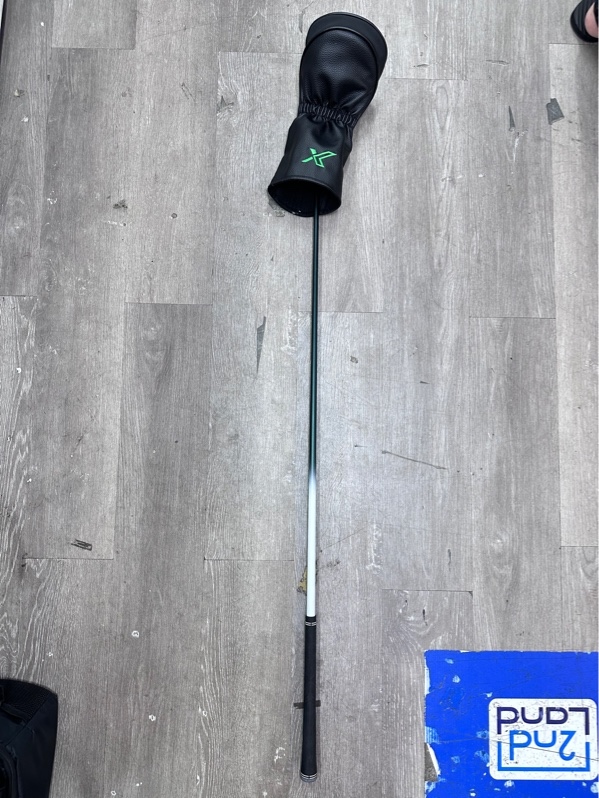 Gậy golf XXIO X-eks- Driver 2022 – Loft: 10.5° – Shaft: Miyazaki AX-II – Flex: S – Shaft weight: 46g – Grip XXIO Weight Plus zin – Có headcover zin - Màu trắng xanh lá - Ngoại hình 97,5% - Kèm bao che đầu
