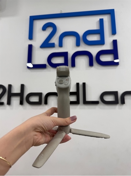 Gimbal DJI Osmo 4 - Màu xám - Ngoại hình 97% - Ố vàng , tróc da bán cầm , trầy - Kèm túi , 1 chân
