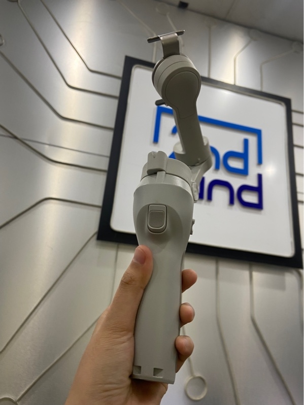 Gimbal DJI Osmo Mobile 4 - Màu xám - Ngoại hình: 97% - Xước thân - Kèm túi