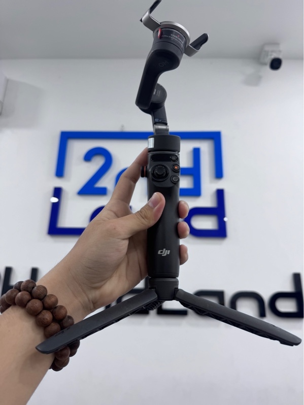 Gimbal DJI Osmo mobile 6 - Màu xám - Ngoại hình 97% - Trầy xước, mòn sơn - Kèm 1 tripod, 1 kẹp điện thoại