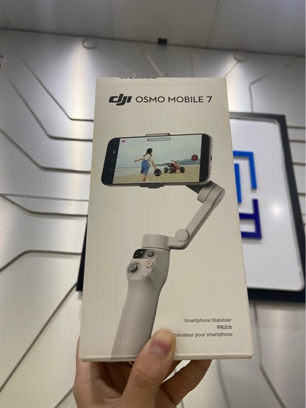 Gimbal DJI Osmo Mobile 7 - Màu xám - Ngoại hình: 98% - Kèm Box, kẹp magetic, túi vải - Còn BH đến 26/12/2026