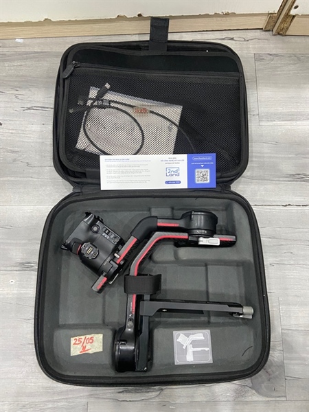 Gimbal DJI Ronin RS3 Pro - Bản đơn - Màu đen - Ngoại hình: 97% - Mất miếng nhựa cao su dưới, thân pin tróc cao su - Kèm túi + đủ phụ kiện