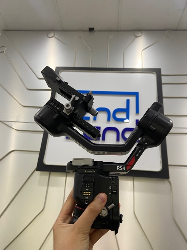 Gimbal DJI Ronin RS4 - Màu đen - Ngoại hình: 97% - Trầy xước - Kèm ngàm cố định máy ảnh linh kiện