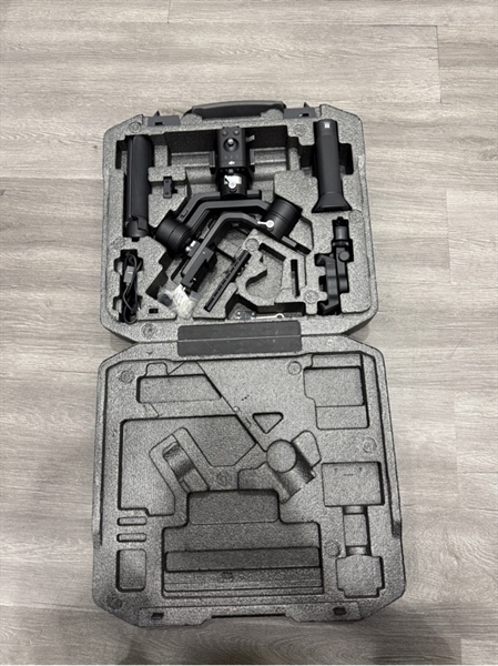 Gimbal DJI Ronin SC - Màu đen - Ngoại hình 98% - Kèm Box , Kèm 1 dây usb-c LK , thiếu 2 cây lục giác 1