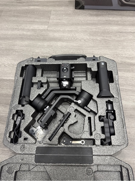 Gimbal DJI Ronin SC - Màu đen - Ngoại hình 98% - Kèm Box , Kèm 1 dây usb-c LK , thiếu 2 cây lục giác 2