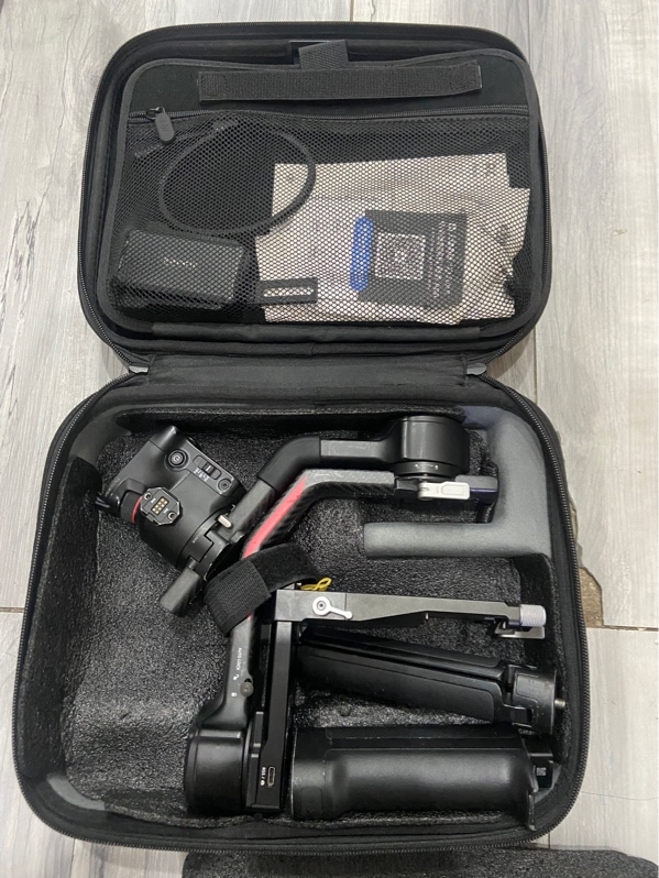 Gimbal DJI RS 4 Pro combo - Màu đen - Ngoại hình: 97% - Trầy xướt xung quanh bong sơn - Kèm túi đựng + dây kết nối