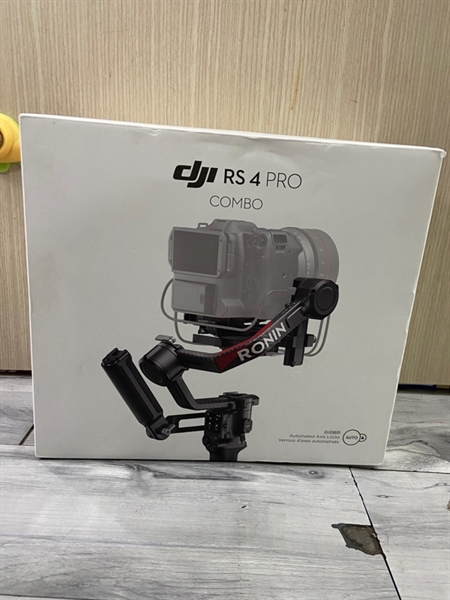 Gimbal DJI RS 4 Pro Combo - Màu đen - Ngoại hình: 99% - FullBox - Còn bảo hành đến 06/11/2026