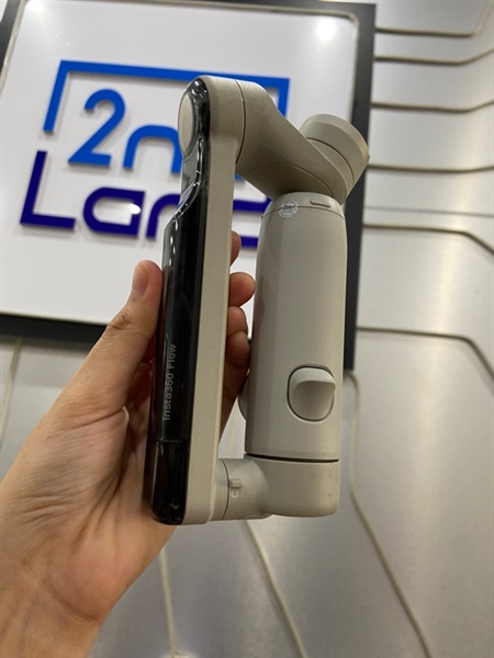Gimbal Insta 360 Flow - Màu bạc - Ngoại hình: 97% - Thân ố vàng, trầy sườn - Kèm Box 1