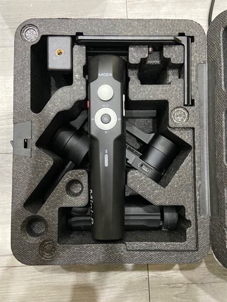 Gimbal Moza Mini-p - Màu đen - Ngoại hình: 98% - Mất miếng đệm kẹp khóa thước - Kèm Box + tripod + kẹp điện thoại + báng gắn máy 1