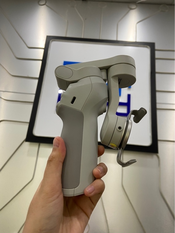 Gimbal Osmo SE - Màu bạc - Ngoại hình: 97% - Kèm hộp , tripod, dây sạc