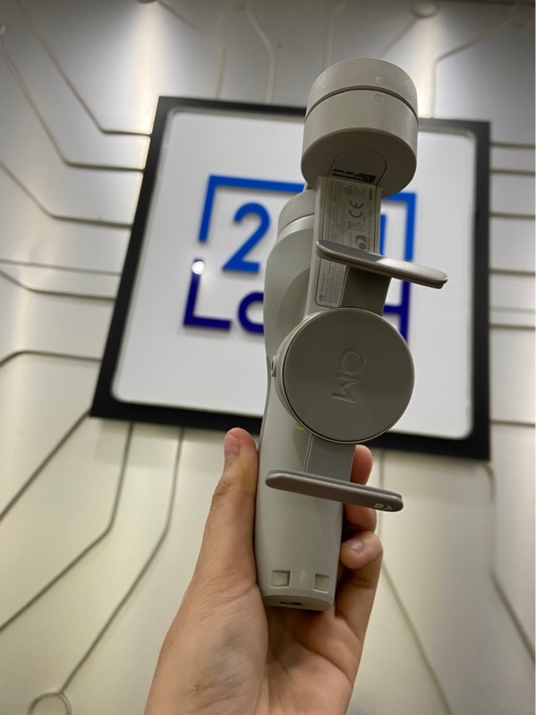 Gimbal Osmo SE - Màu bạc - Ngoại hình: 97% - Kèm hộp , tripod, dây sạc