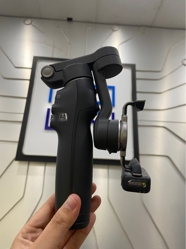 Gimball DJI Osmo Mobile 8 - Màu xám - Ngoại hình: 98% - Kèm túi + flash