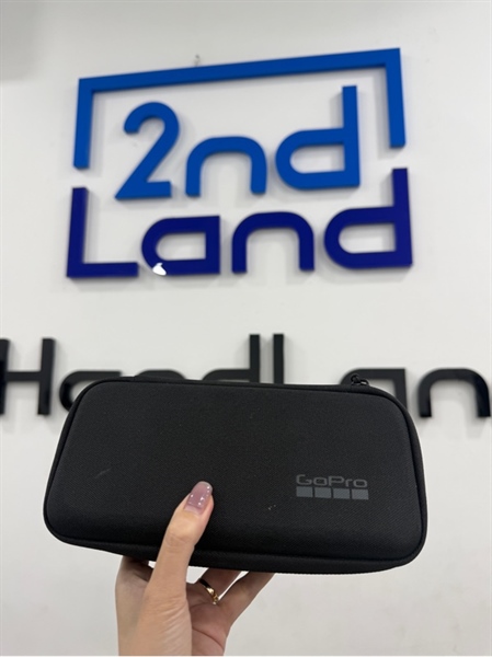 Go pro black Hero 10 - Màu đen - Ngoại hình 98% - Màn xước nhẹ - Kèm 1 túi , 1 dock sạc linh kiện , 2 pin 1 phù 1 linh kiện , 1 tripod , 1 thẻ 64gb , 1 pass kẹp