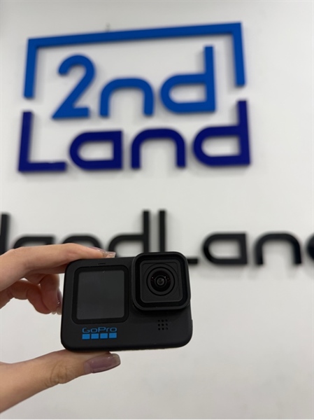 Go pro black Hero 10 - Màu đen - Ngoại hình 98% - Màn xước nhẹ - Kèm 1 túi , 1 dock sạc linh kiện , 2 pin 1 phù 1 linh kiện , 1 tripod , 1 thẻ 64gb , 1 pass kẹp 1