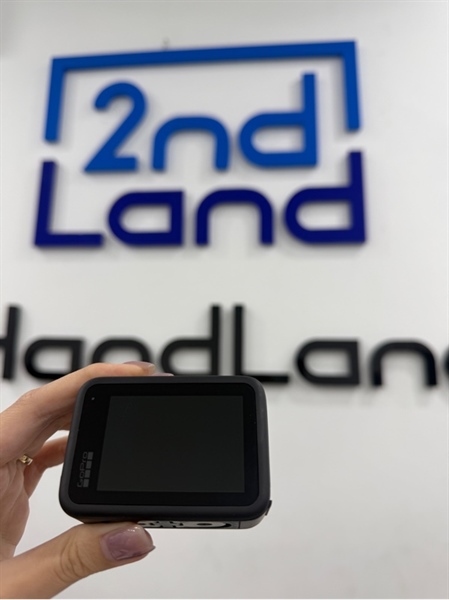 Go pro black Hero 10 - Màu đen - Ngoại hình 98% - Màn xước nhẹ - Kèm 1 túi , 1 dock sạc linh kiện , 2 pin 1 phù 1 linh kiện , 1 tripod , 1 thẻ 64gb , 1 pass kẹp 2