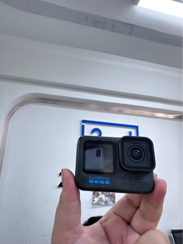 GoPro 10 black - Màu đen - Ngoại hình 97.5% - Kèm 2 pin (1 pin phồng), dock sạc
