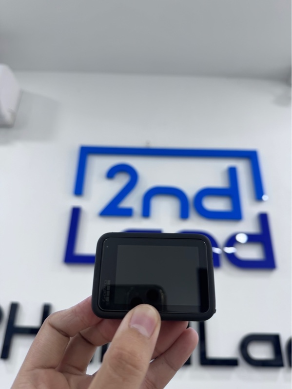 GoPro 10 black - Màu đen - Ngoại hình 98% - một điểm chết sensor, loa rè - Kèm 1 pin phù,thẻ 32GB, kèm 1 case chống nước, phụ kiện gắn nón, túi đựng, không sạc