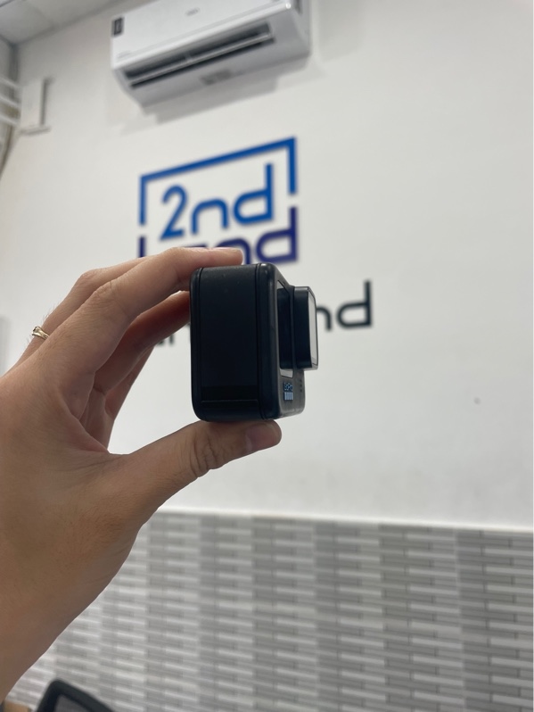 Gopro 10 - Màu đen - Ngoại hình: 97% - Kèm dock sạc + 6 pin linh kiện