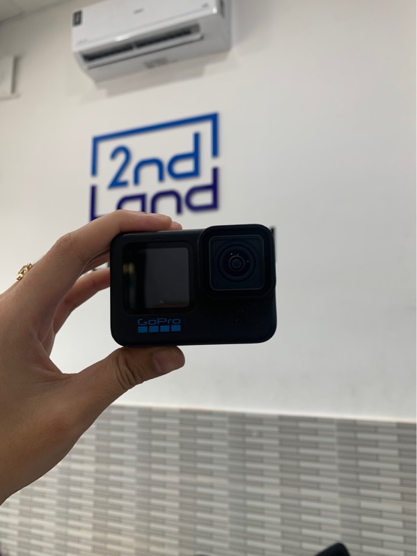 GoPro 10 - Màu đen - Ngoại hình: 98% - Kèm 3 pin + sạc linh kiện