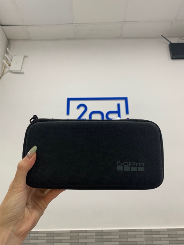 GoPro 11 Black - Màu đen - Ngoại hình: 97% - Kèm 2 pin + túi, không sạc