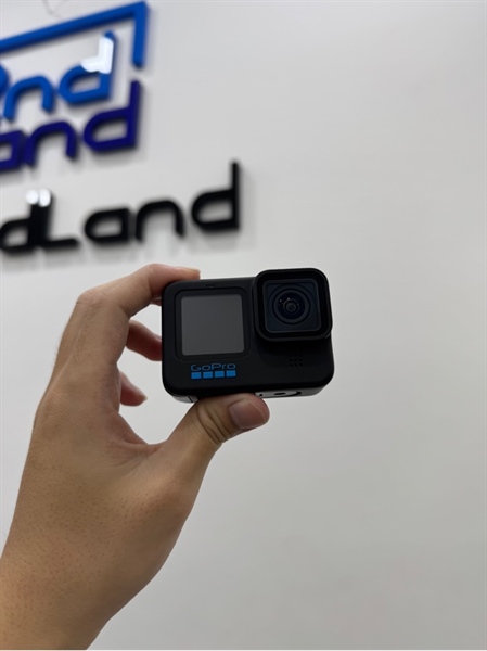 Gopro 11 Black - Màu đen - Ngoại hình 97% - Mất nắp đậy cổng kết nối - Kèm 1 dock sạc + 3 pin ( 2 pin phù ) + Phụ kiện gắn xe máy