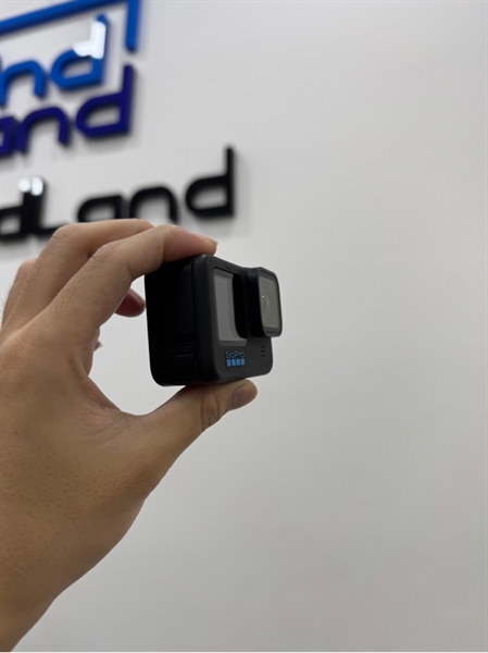 Gopro 11 Black - Màu đen - Ngoại hình 97% - Mất nắp đậy cổng kết nối - Kèm 1 dock sạc + 3 pin ( 2 pin phù ) + Phụ kiện gắn xe máy 1