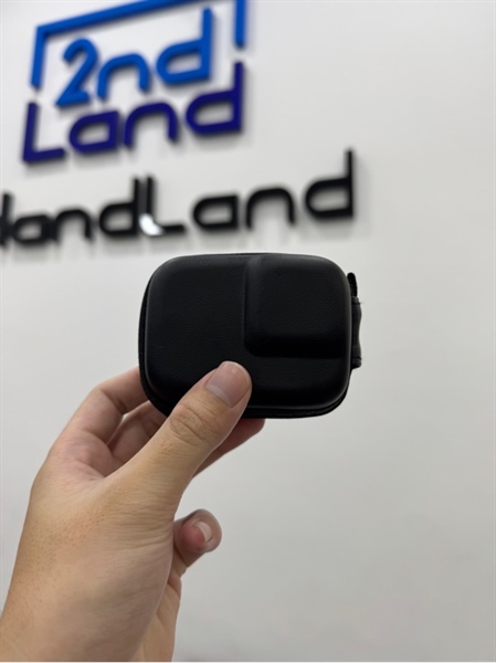 Gopro 11 Black - Màu đen - Ngoại hình 97% - Mất nắp đậy cổng kết nối - Kèm 1 dock sạc + 3 pin ( 2 pin phù ) + Phụ kiện gắn xe máy 3