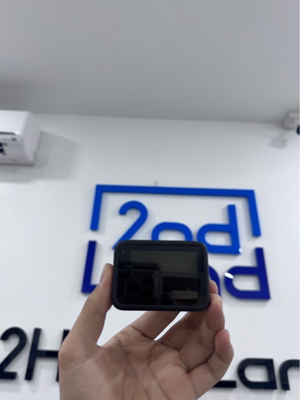 GoPro 13 - Màu đen - Ngoại hình 97,5% - Trầy xước - Kèm 3 pin