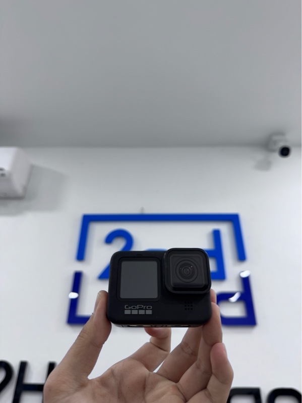 Gopro 9 Black - Màu đen - Ngoại hình 97% - Máy trầy xước, xuống màu - Kèm 1 pin, 1 thẻ 64gb, 1 dock sạc, 1 dây usb-c