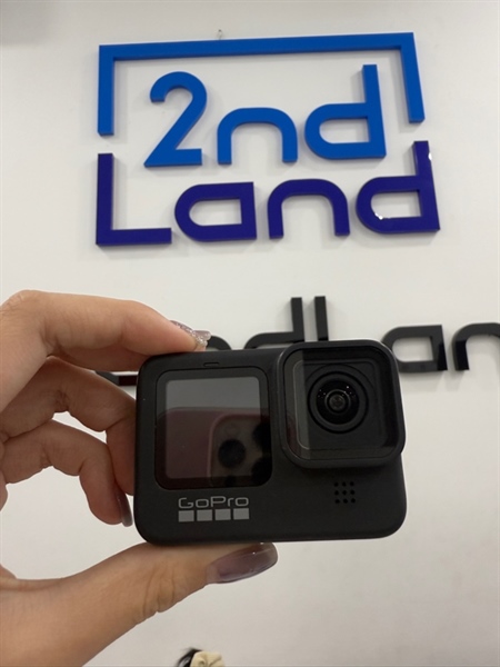Gopro 9 - Màu đen - Ngoại hình 97% - Mất nắp che nhỏ , mất nắp che pin zin - Kèm 1 pin phù (pin LK) , 1 dock sạc , 1 thẻ nhớ 64GB