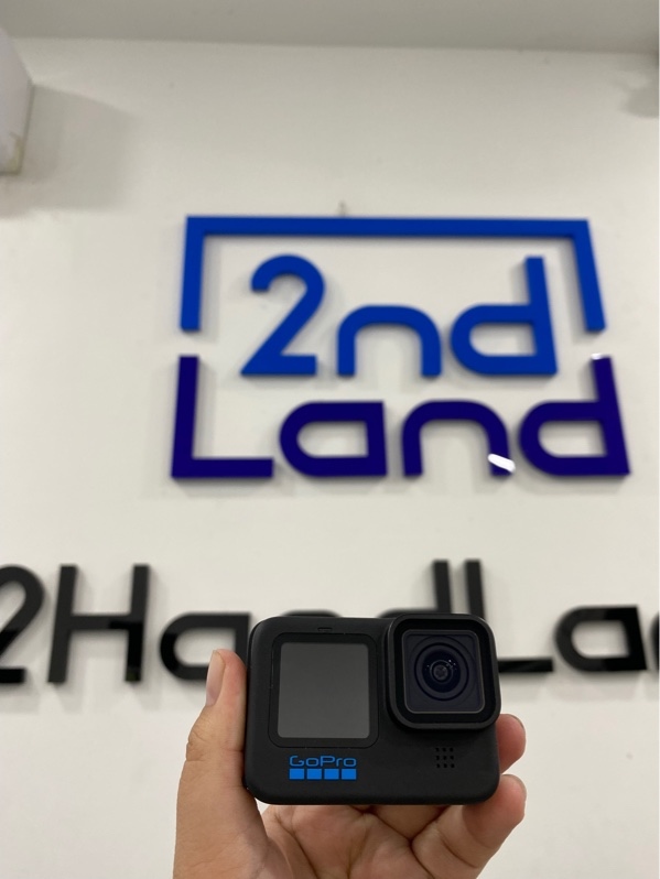 GoPro black 10 - Màu đen - Ngoại hình 97% - Hở nắp pin - Kèm pin, sạc