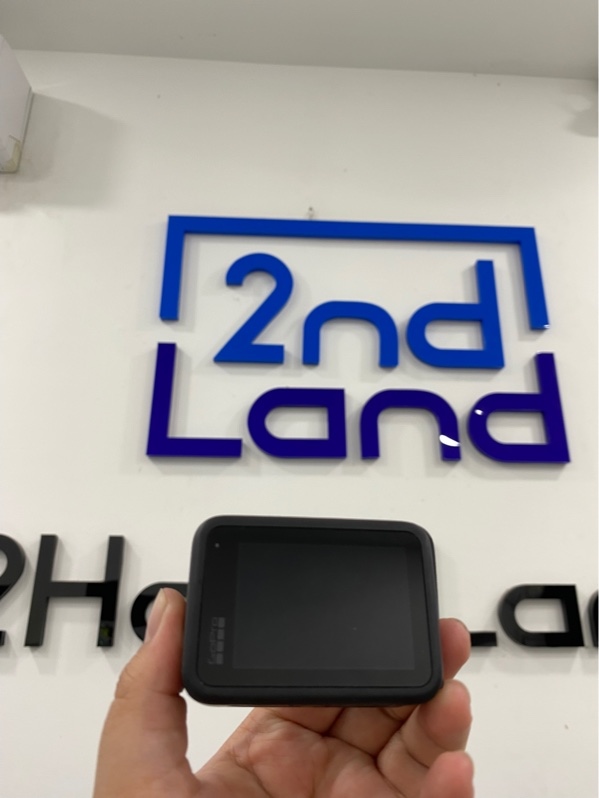 GoPro black 10 - Màu đen - Ngoại hình 97% - Hở nắp pin - Kèm pin, sạc