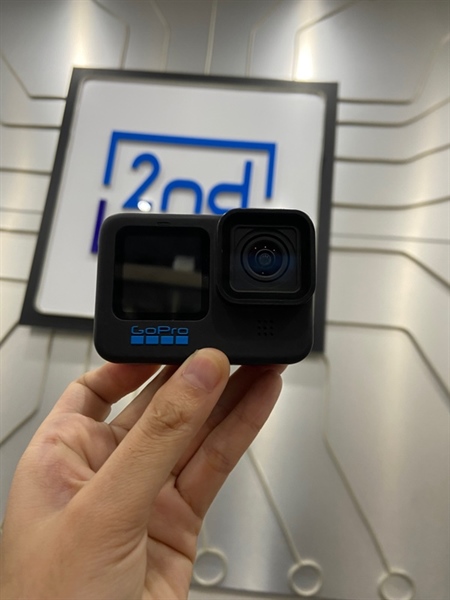Gopro Black 10 - Màu đen - Ngoại hình: 98% - Trầy màn trước 1 tí - Kèm 3 pin ( 2 pin telesin 1 pin zin ) + túi