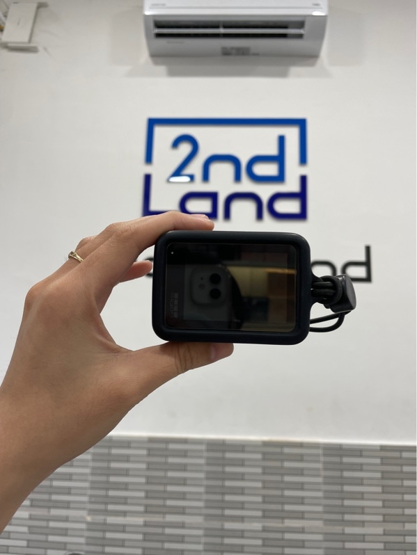 GoPro Black 11 - Màu đen - Ngoại hình: 98% - Kèm túi 2 hộp sạc + dây đeo tay cầm
