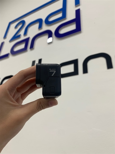 GoPro Black 7 - Màu đen - Ngoại hình: 97% - Body, kèm 2 pin chai nhẹ ( quay được 20p 2K ) + đế sạc 1