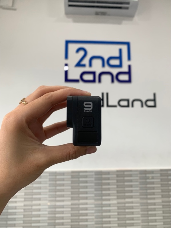 GoPro black 9 - Màu đen - Ngoại hình: 97% - Kèm 3 pin, 1 pin phù nhẹ