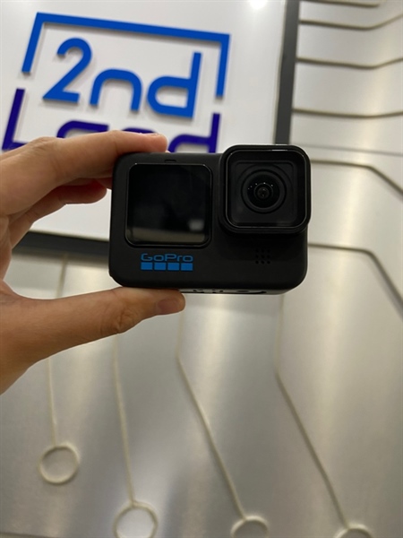 Gopro Hero 10 - Màu đen - Ngoại hình: 98% - Kèm case đựng + 1 pin + 1 thẻ 128GB + 1 dock sạc + 1 cáp sạc + tripods + case đựng gopro 1