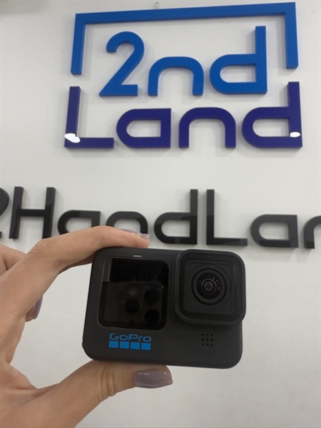 Gopro hero 10 - Màu đen - Ngoại hình 98% - Kèm túi đựng , 1 dây usb-c , 1 trippod , phụ kiện gắn nón bảo hiểm , 1 kẹp nam châm , 1 dock sạc , 2 pin (1 pin phù nặng) 1