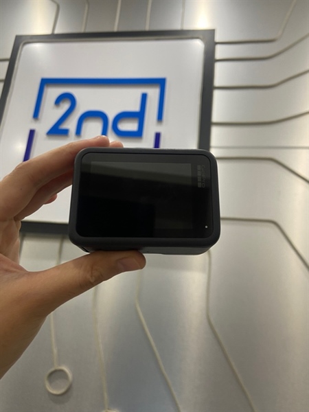 Gopro Hero 11 Black - Màu đen - Ngoại hình: 98% - Mất nắp micro - Kèm 1 pin + 1 thẻ nhớ 128GB + case đựng chống sốc