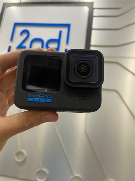Gopro Hero 11 Black - Màu đen - Ngoại hình: 98% - Mất nắp micro - Kèm 1 pin + 1 thẻ nhớ 128GB + case đựng chống sốc 1