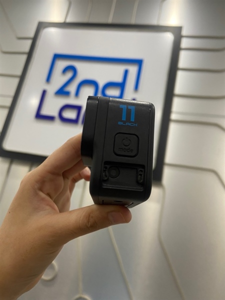 Gopro Hero 11 Black - Màu đen - Ngoại hình: 98% - Mất nắp micro - Kèm 1 pin + 1 thẻ nhớ 128GB + case đựng chống sốc 2