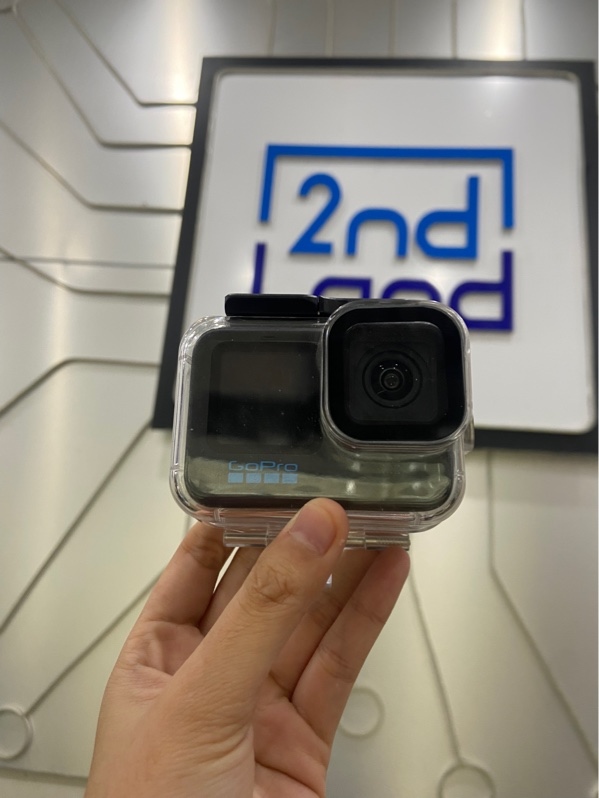 Gopro Hero 11 Black - Màu đen - Ngoại hình: 98% - Mất nắp micro - Kèm 1 pin zin, 1 pin beston, dock sạc 3 pin telesin, case bảo vệ, túi