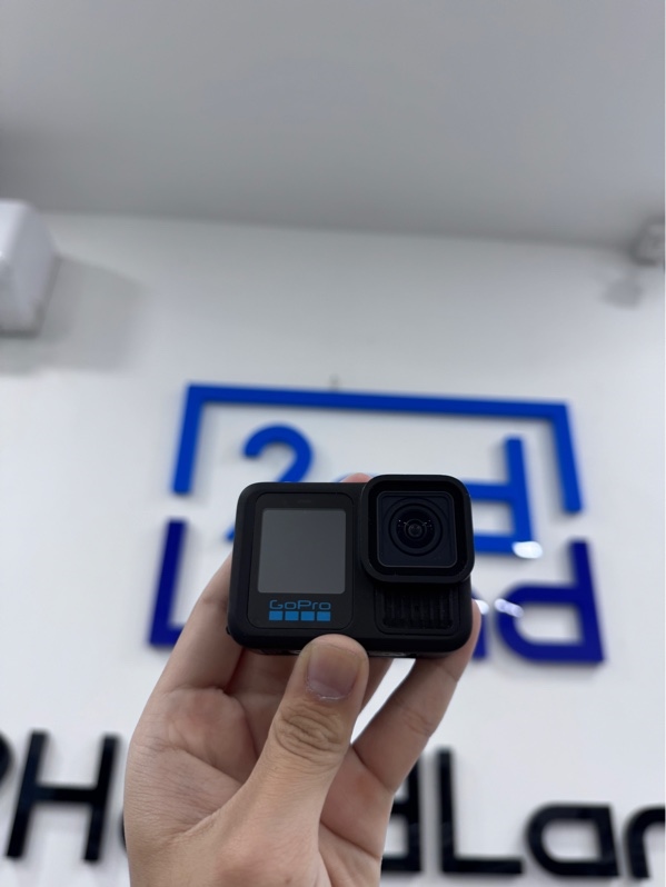 Gopro Hero 13 black - Màu đen - Ngoại hình 97% - Tróc sơn phần đế, rỉ sét, màn trầy - Kèm túi đựng, 2 pin, 1 thẻ 128GB, 1 ốp chống nước , 1 phụ kiện gắn nón, 1 tripod Telesin TE-RCSS-003 , 1 tripod gopro