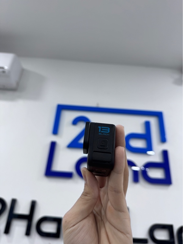 Gopro Hero 13 black - Màu đen - Ngoại hình 97% - Tróc sơn phần đế, rỉ sét, màn trầy - Kèm túi đựng, 2 pin, 1 thẻ 128GB, 1 ốp chống nước , 1 phụ kiện gắn nón, 1 tripod Telesin TE-RCSS-003 , 1 tripod gopro